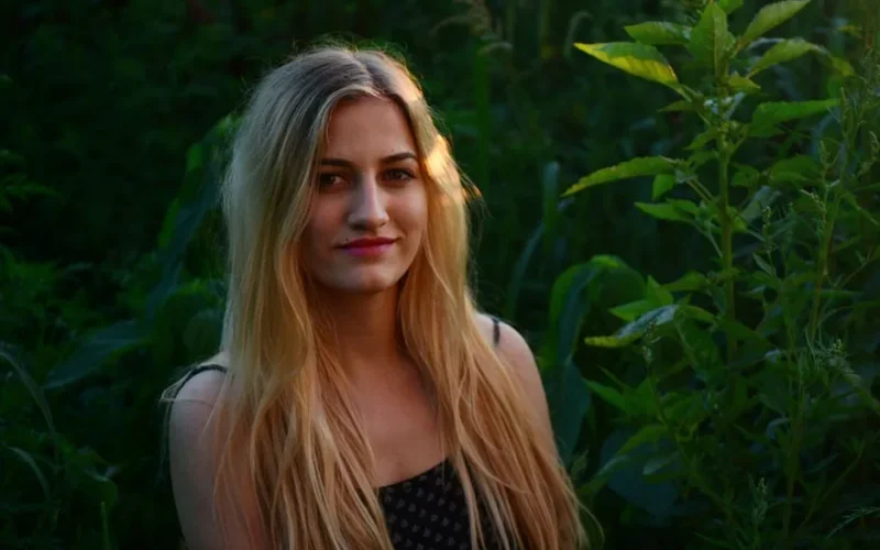 50 Zdjęć Naturalnego Blondu: Inspiracje i Najmodniejsze Odcienie