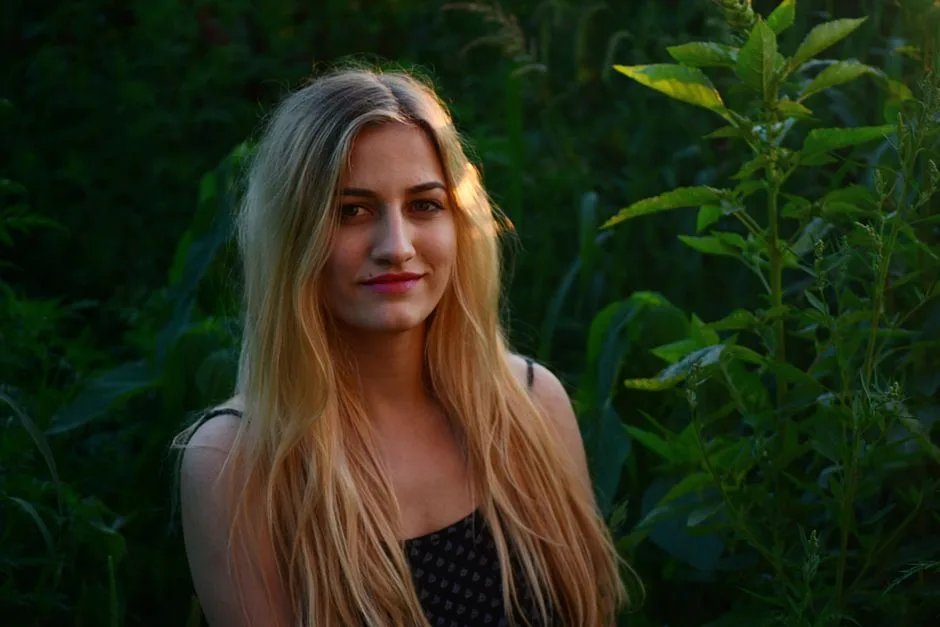 50 Zdjęć Naturalnego Blondu: Inspiracje i Najmodniejsze Odcienie
