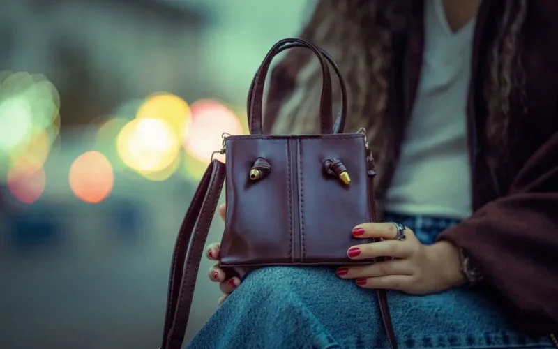 5 trików dobierania torebki do sylwetki - modeluje figurę