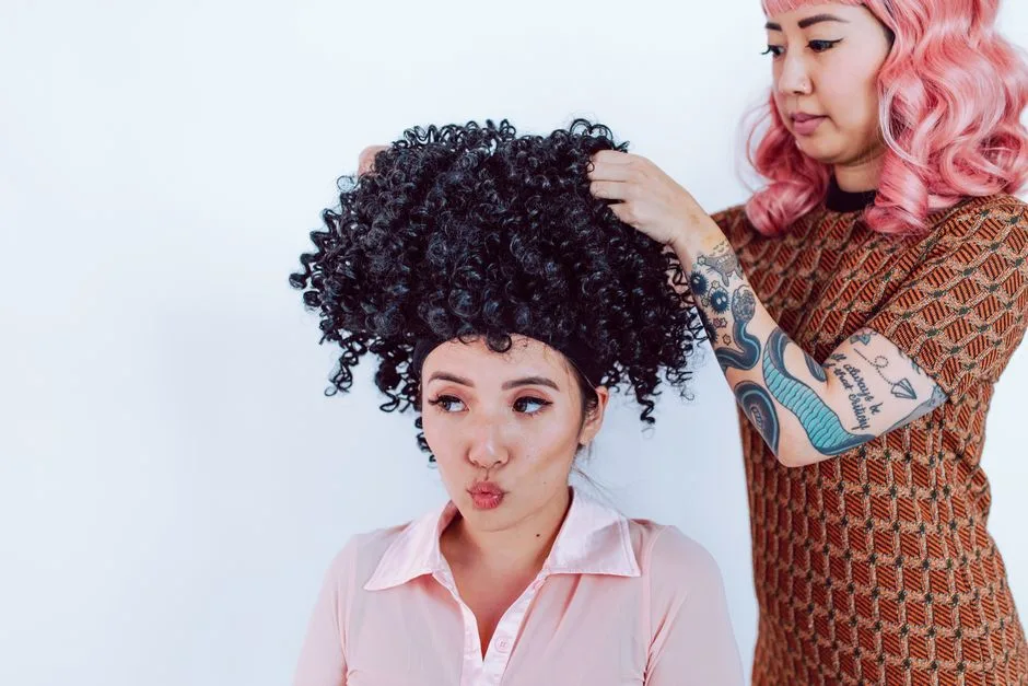 Afro Loki Blond: Jak Wybrać Idealną Perukę i Stylizować Ją na Co Dzień?