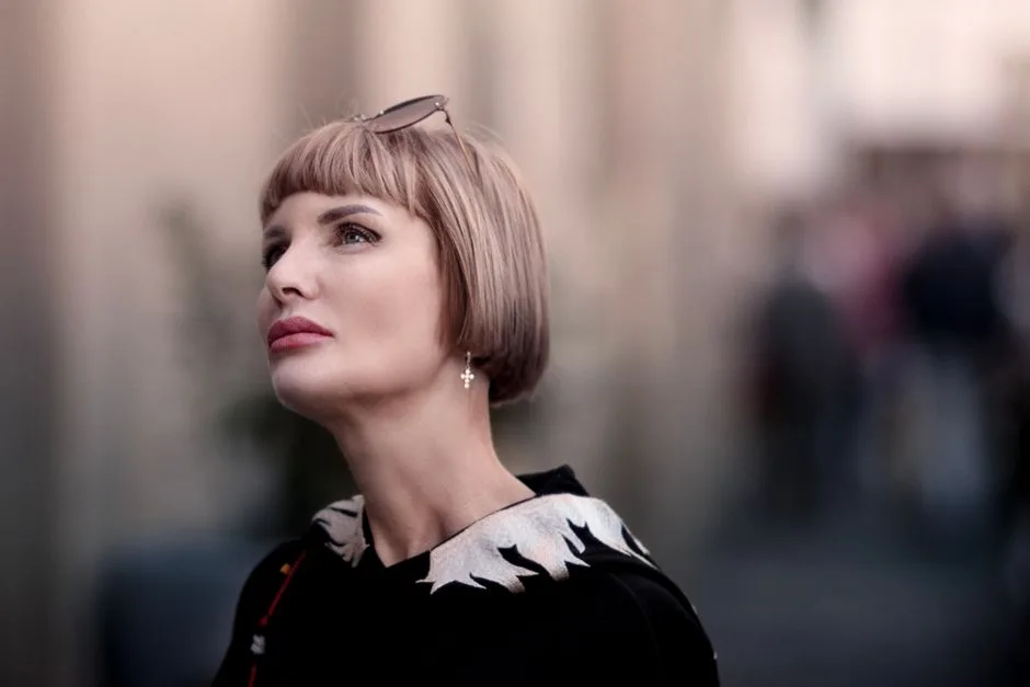 Fryzura Blond z Grzywką: 10 Najmodniejszych Stylizacji na 2026 Rok