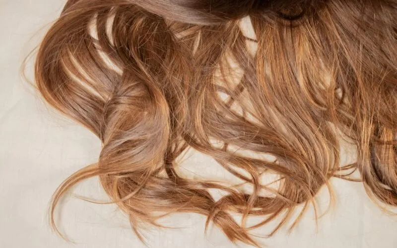 Tleniony Blond: 7 Sekretów Pielęgnacji, Które Uratują Twoje Włosy