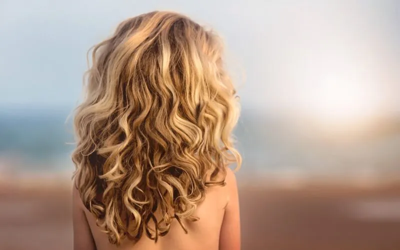 Krótkie włosy blond 2025: 30 Modnych Inspiracji i Porad Stylizacyjnych