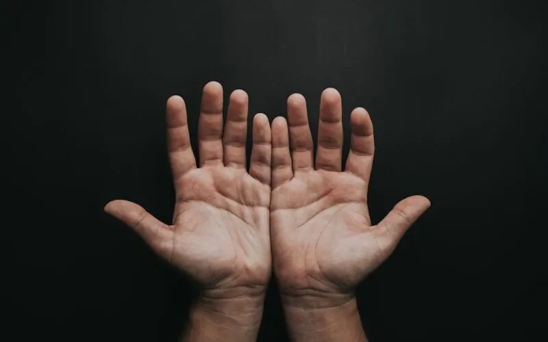 Paznokcie Świąteczne 2025: 15 Najpiękniejszych Inspiracji na Manicure