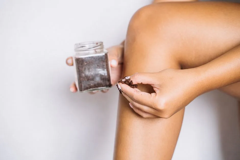 Jak wykonać domowy peeling kawowy na cellulit? Przepis i efekty