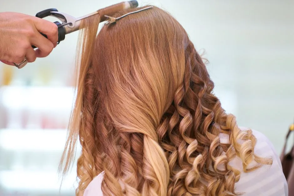 Metamorfozy z Brązu na Blond: Kompletny Poradnik Bez Zniszczeń