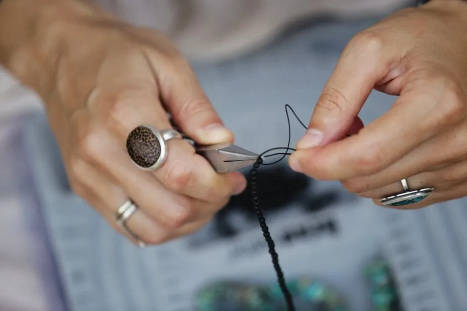 Jak urządzić biżuteryjne DIY: 5 prostych projektów na spersonalizowane dodatki