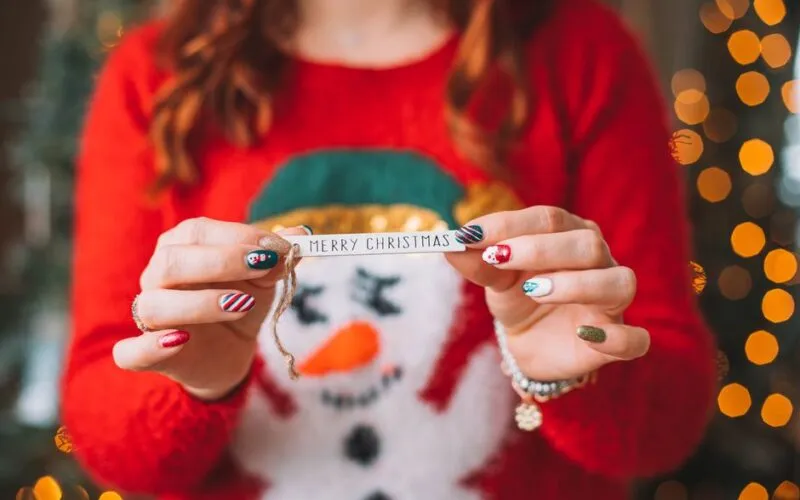 Paznokcie Świąteczne 2026: 15 Najpiękniejszych Inspiracji na Manicure