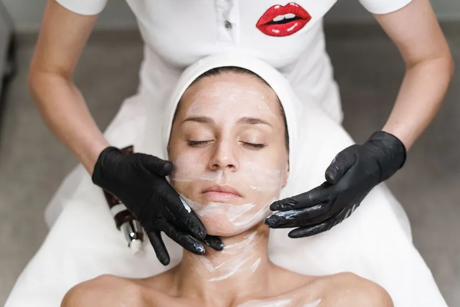 Najlepsze Olejki do Cery Tłustej i Trądzikowej – Ranking 10 Produktów, Które Nie Zapychają