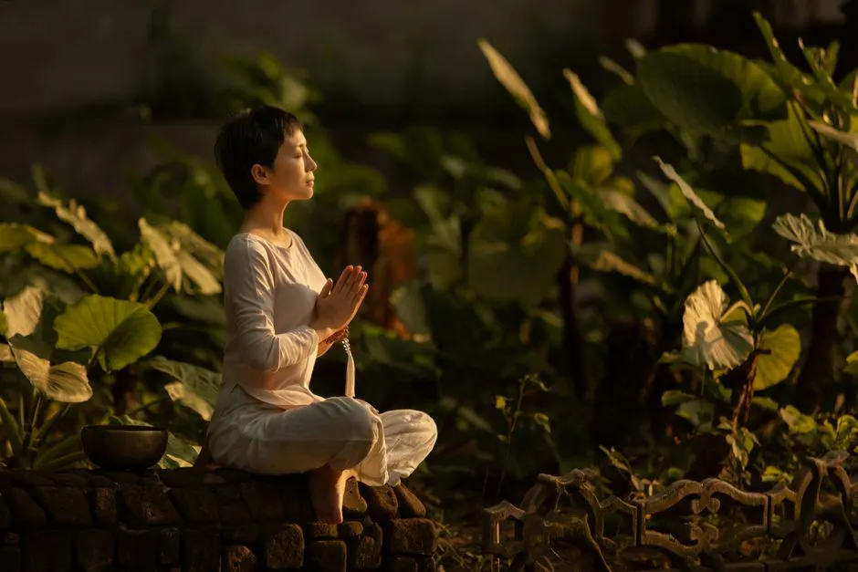 5-minutowa medytacja w biegu – poradnik mindfulness dla zapracowanych kobiet