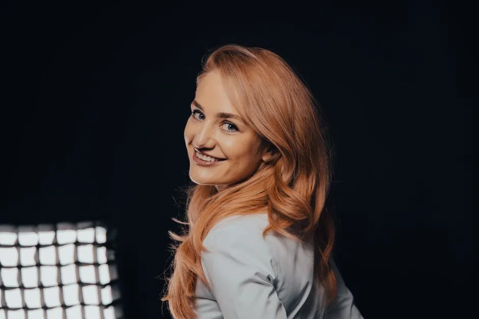 Jak wygląda ciemny blond? Kompletny Przewodnik po Odcieniach i Stylizacji