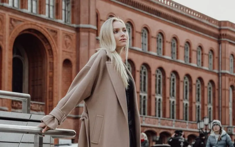 Chłodny Średni Blond: Komu Pasuje i Jak Wybrać Idealny Odcień?