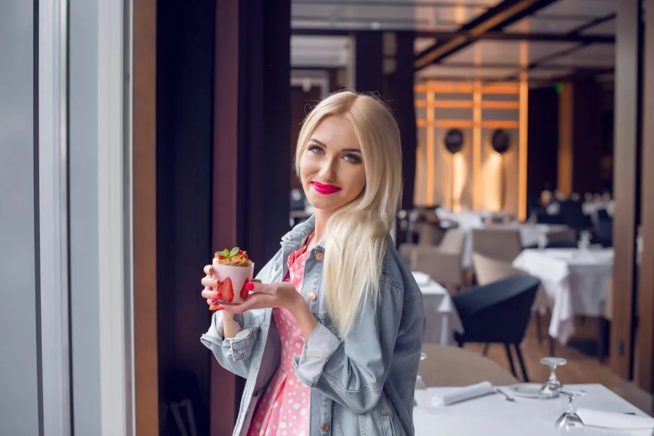 Włosy Truskawkowy Blond: Kompletny Przewodnik z 15 Zdjęciami i Poradami