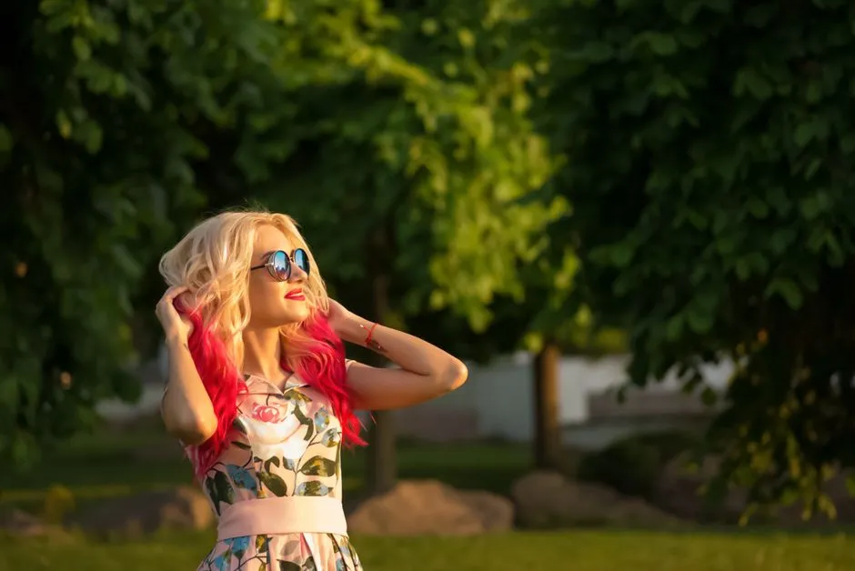 Truskawkowy Blond - Kompletny Przewodnik: Komu Pasuje i Jak Go Uzyskać?