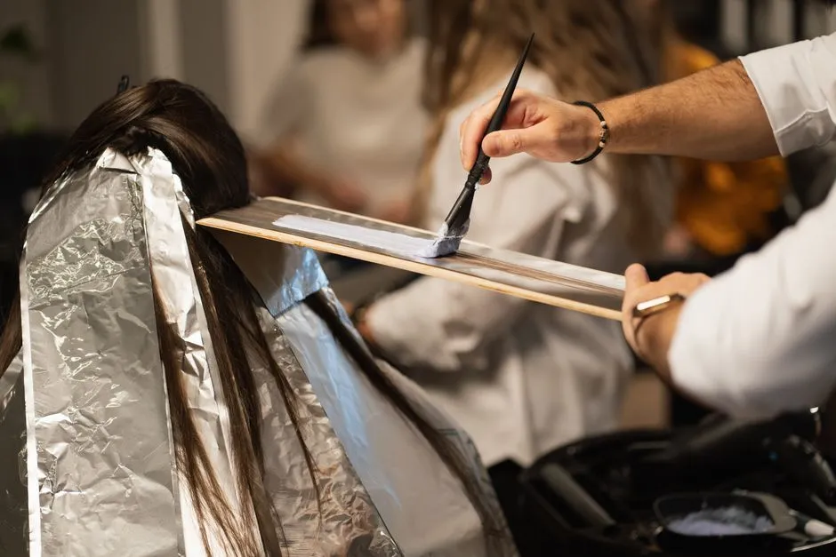 Front Blond na Ciemnych Włosach: 5 Sekretów Idealnej Koloryzacji