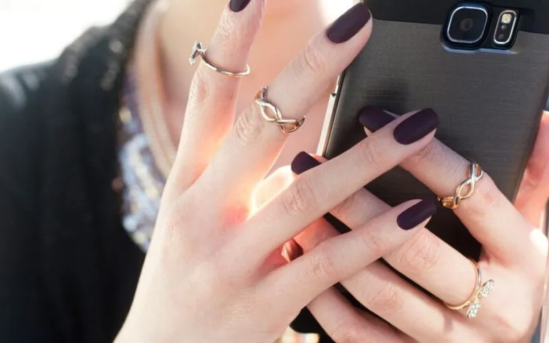 Delikatne Paznokcie Hybrydy – 15 Najpiękniejszych Inspiracji na Subtelny Manicure