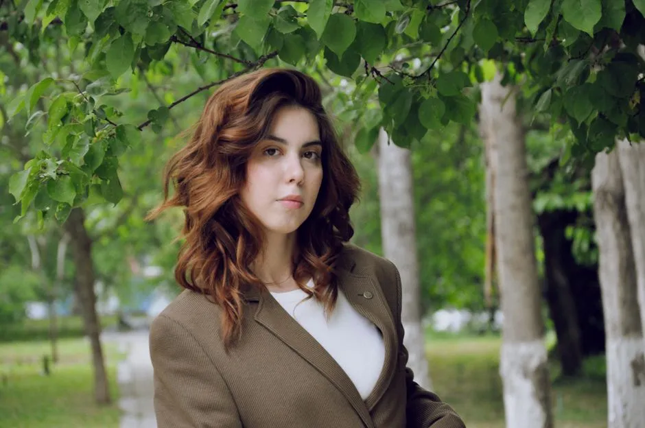 5 Sposobów na Piękne Fale na Włosach do Ramion - Kompletny Poradnik