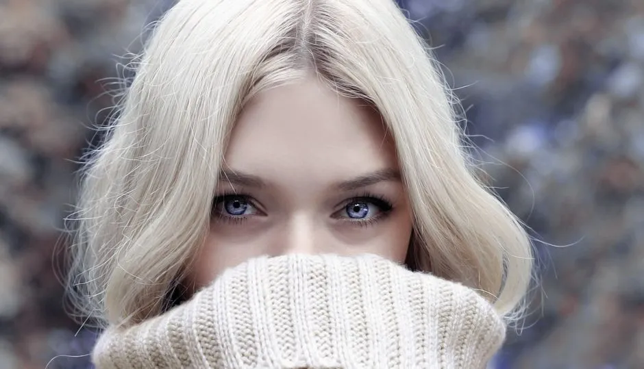 Chłodny blond z odrostem - 5 trików, by wyglądał modnie i naturalnie