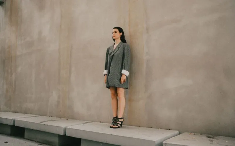 Jak stylizować oversize’owe marynarki w 2026? 10 trendów na co dzień i wieczór