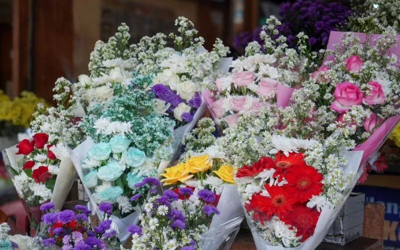 Spray do włosów – 10 Najlepszych Produktów do Pielęgnacji i Stylizacji