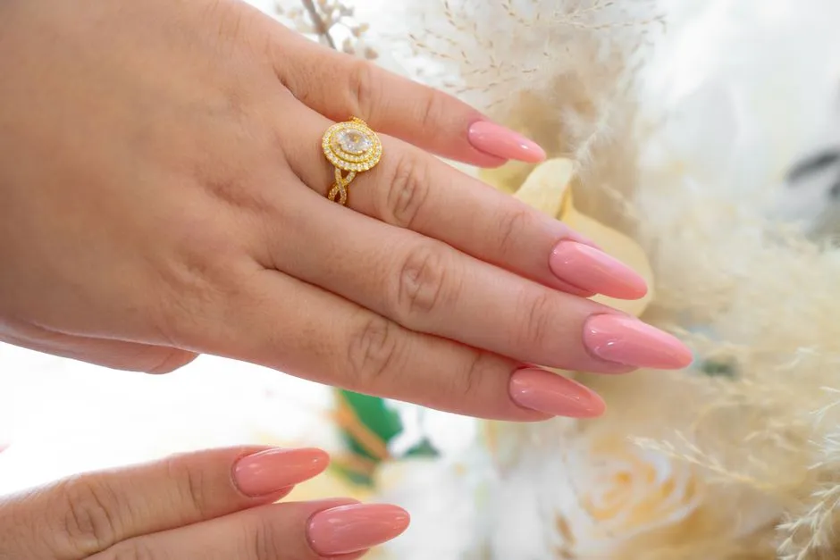 Eleganckie Paznokcie Hybrydowe: 50 Luksusowych Inspiracji na Każdą Okazję