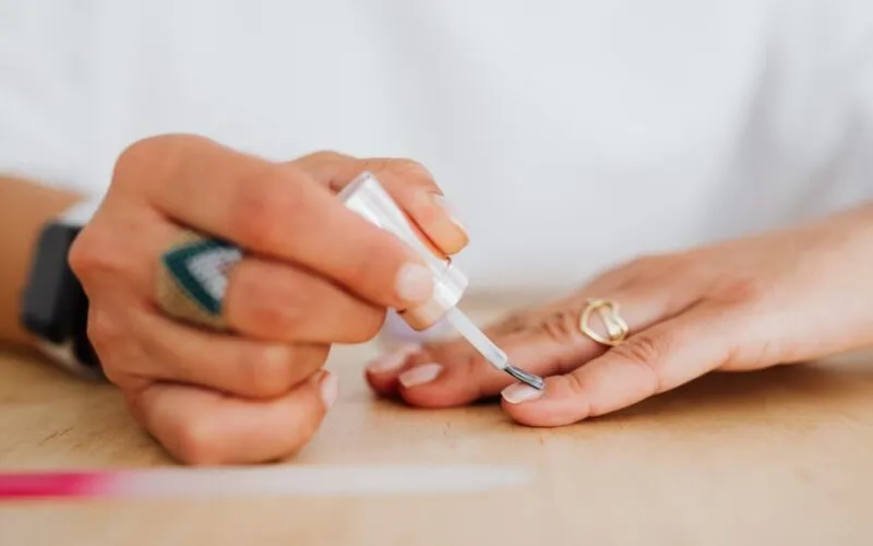 Paznokcie 2026 Jasne: 10 Najmodniejszych Trendów na Subtelny Manicure