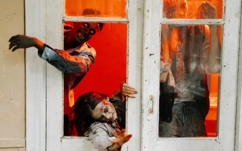 Jak zrobić makijaż zombie? Kompletny poradnik krok po kroku na Halloween