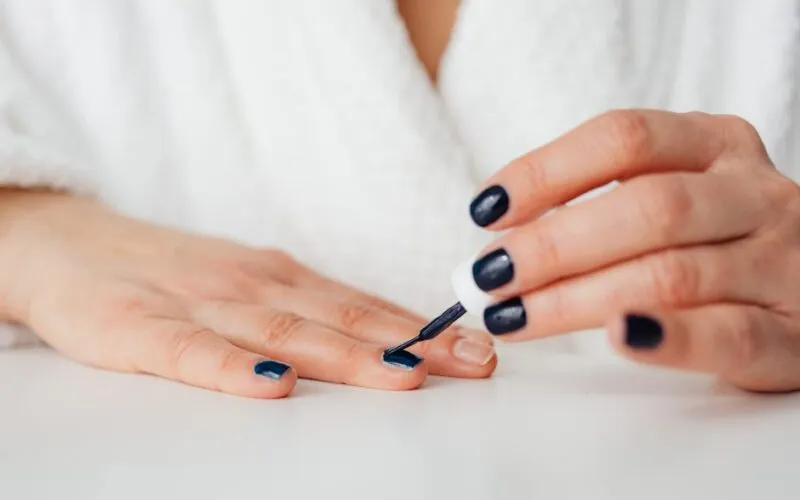5 Sposobów na Wykorzystanie Starych Lakierów: Recykling i Nowe Inspiracje na Manicure