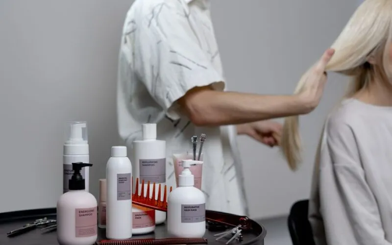 Maska do włosów blond - Top 7, które usuną żółte tony