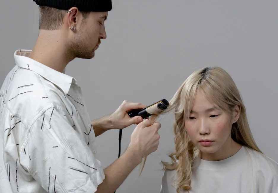 Płukanka do Blond Włosów: 5 Sekretów Idealnego Chłodnego Blondu