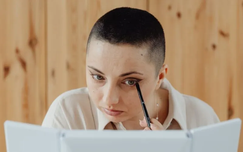 Szybki makijaż do pracy w 5 minut – triki dla zapracowanych
