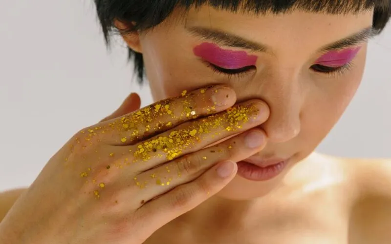 Złote Paznokcie 2026: 50 Olśniewających Inspiracji na Manicure