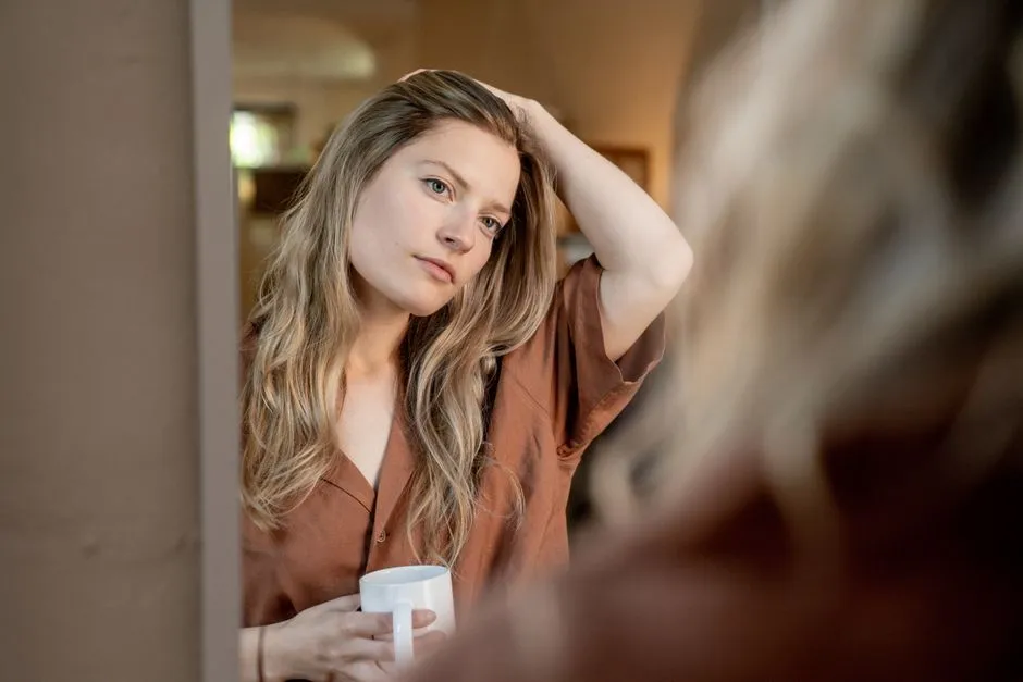 Naturalny Beżowy Blond: Kompletny Poradnik Jak Go Uzyskać w Domu