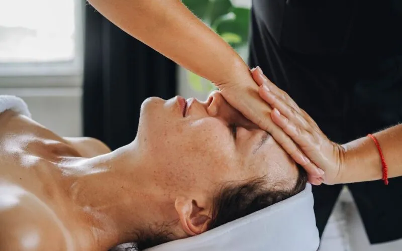 7 Kreatywnych Gua Sha Pomysłów na Lifting Twarzy w Domu