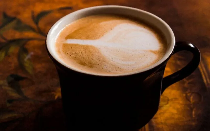 Cappuccino Blond: Kompletny Przewodnik po Modnym Odcieniu Włosów