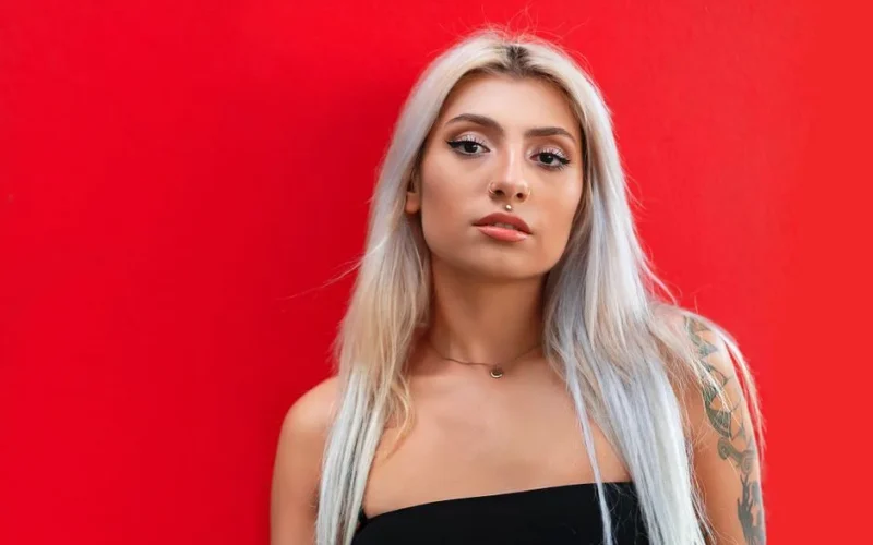 Platynowy Blond Ombre: Komu Pasuje i Jak Uzyskać Ten Efekt?