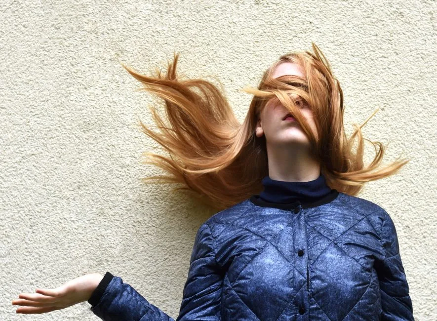 Strawberry Blond Hair: 35 najlepszych inspiracji na 2026 rok