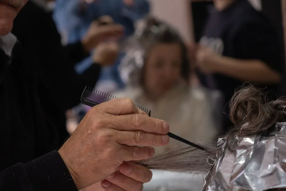 Tweed Blond: Kompletny Przewodnik po Modnej Koloryzacji na 2026