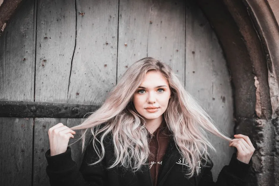 Szary balejaż blond - 10 stylizacji na chłodny look 2026