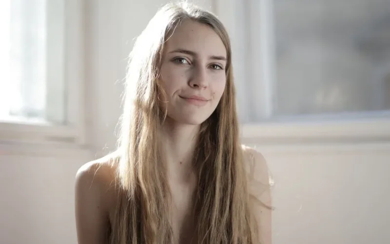 Naturalne przejścia koloru: 7 inspiracji na ciepły blond ombre