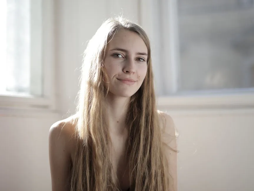 Naturalne przejścia koloru: 7 inspiracji na ciepły blond ombre