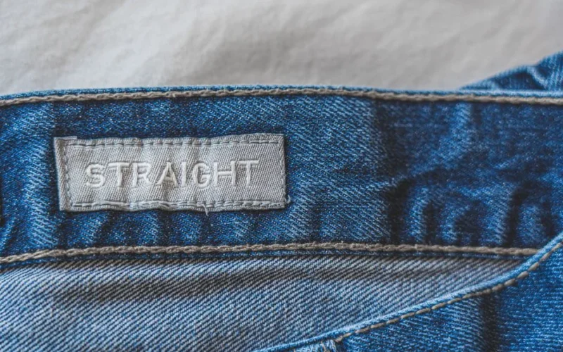 Najmodniejsze fasony jeansów 2026 - od baggy po straight, które wybrać?