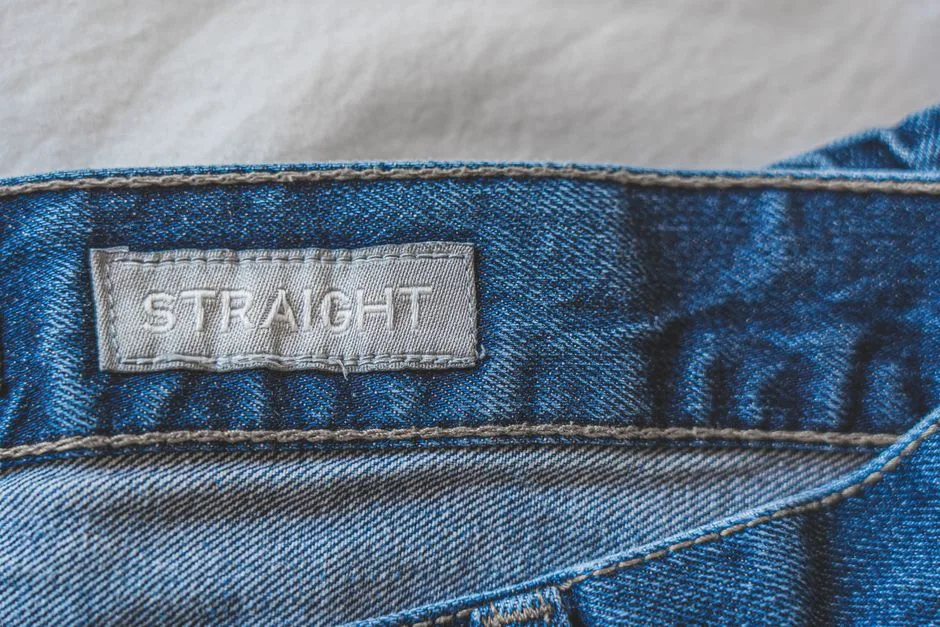 Najmodniejsze fasony jeansów 2026 - od baggy po straight, które wybrać?
